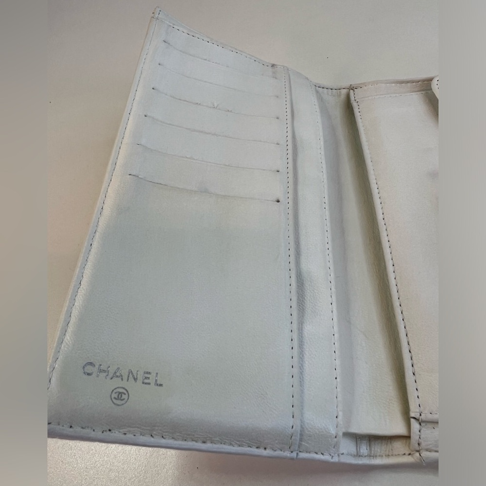 Chanel White Perforated Leather Continental Wallet w/Silver CC Hardware/Logo - Picture 11 of 16